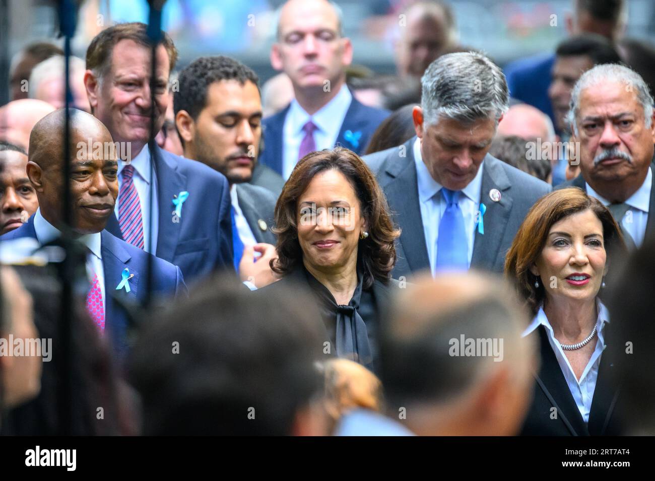 New York, États-Unis. 11 septembre 2023. (G-D) : le maire de New York Eric Adams, l'ancien maire de New York Bill de Blasio, la vice-présidente des États-Unis Kamala Harris et la gouverneure de l'État de New York Kathy Hochul au National September 11 Memorial dans le centre de Manhattan lors des cérémonies de commémoration du 22e anniversaire des attentats du 11 septembre. Crédit : Enrique Shore/Alamy Live News Banque D'Images