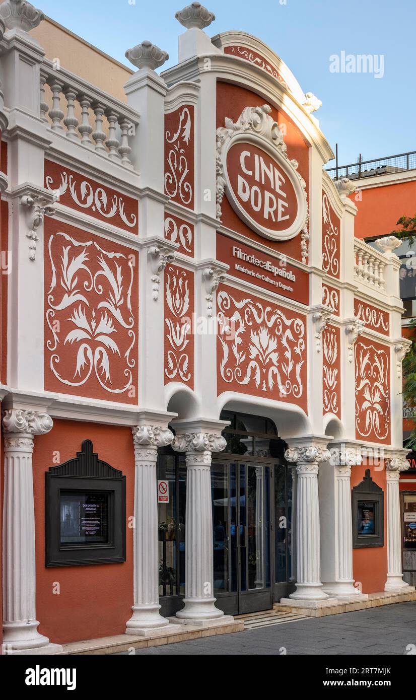 La Filmoteca Espanola, commandée à l'origine en 1912 comme salle culturelle et convertie en 1922 en Cine Dore, le plus ancien cinéma de Madrid Lavap Banque D'Images