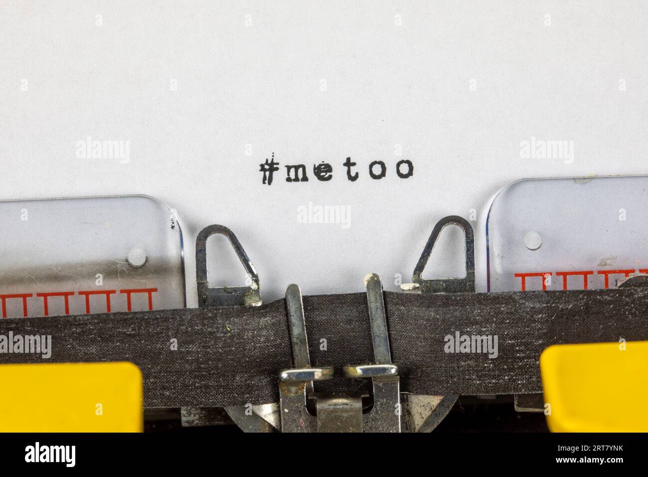 #metoo écrit sur une vieille machine à écrire Banque D'Images