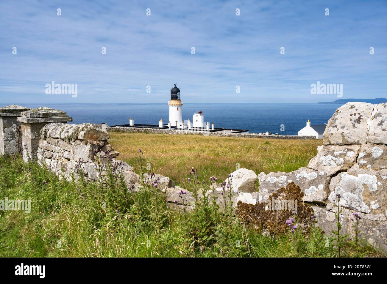 Phare de Dunnet Head à l'extrême nord de l'île principale britannique, comté de Caithness, Écosse, Royaume-Uni Banque D'Images