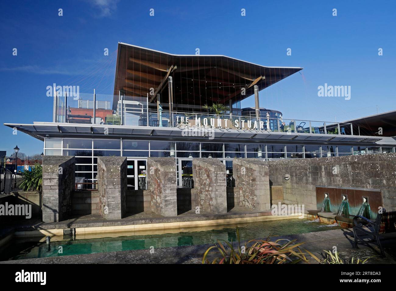 Le Mount Stuart public House, le restaurant Wetherspoon, Mermaid Quay, Cardiff Bay Banque D'Images