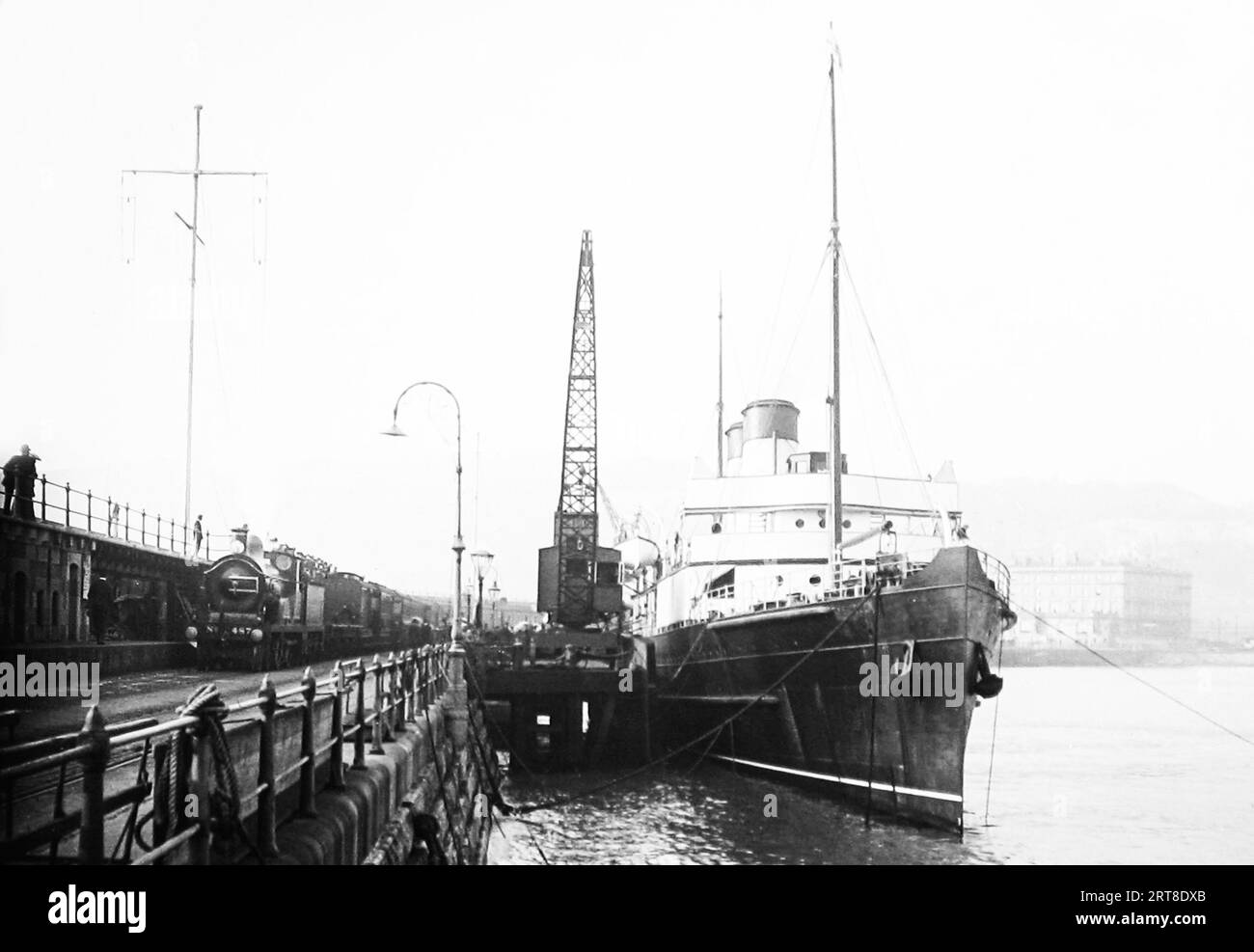 Bateau à vapeur et train ferroviaire, docks de Douvres, début des années 1900 Banque D'Images