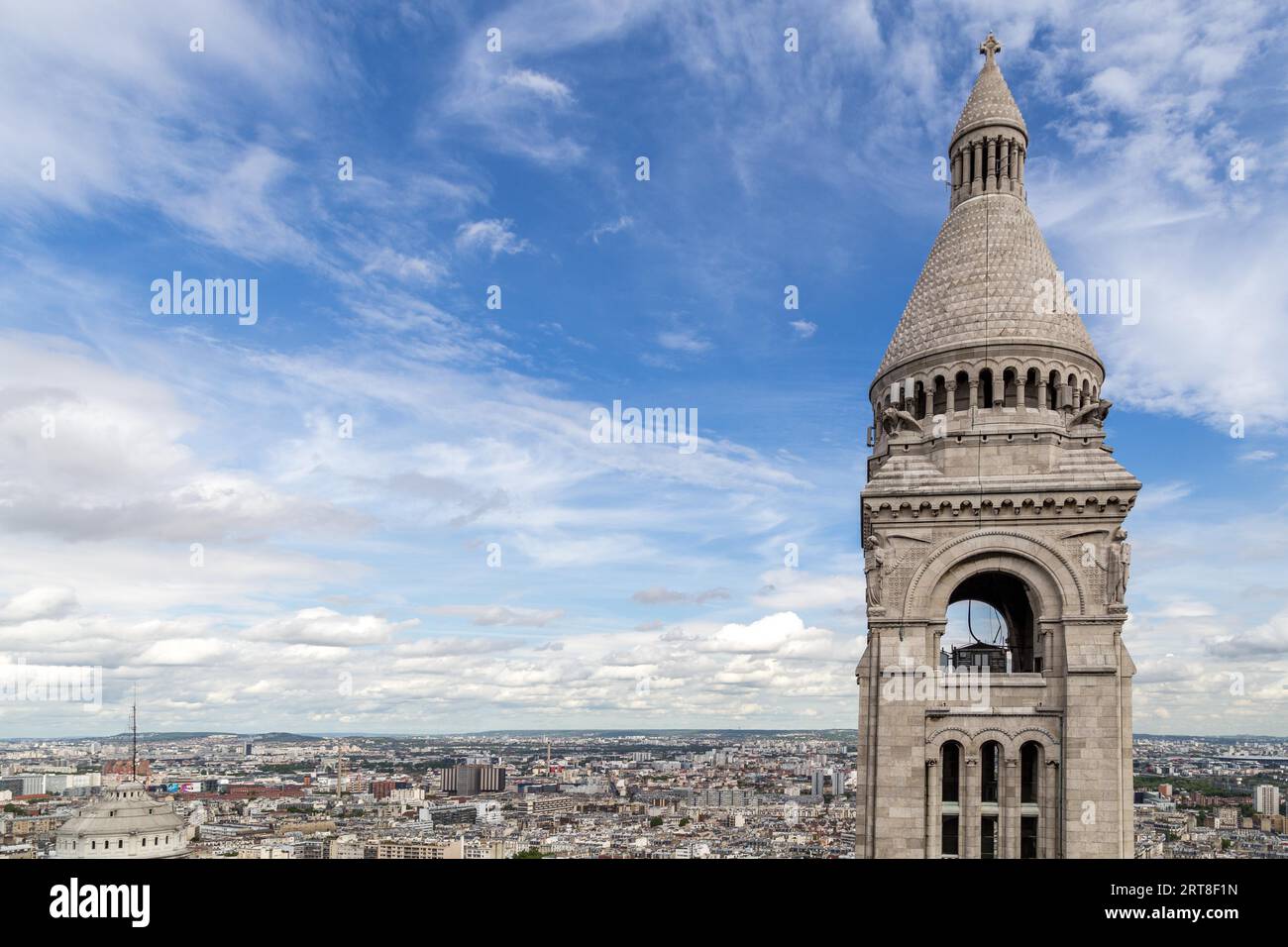 Paris, France, le 12 mai 2017 : vue sur les gratte-ciel de Paris depuis le sommet de la basilique du Sacré-cœur Banque D'Images