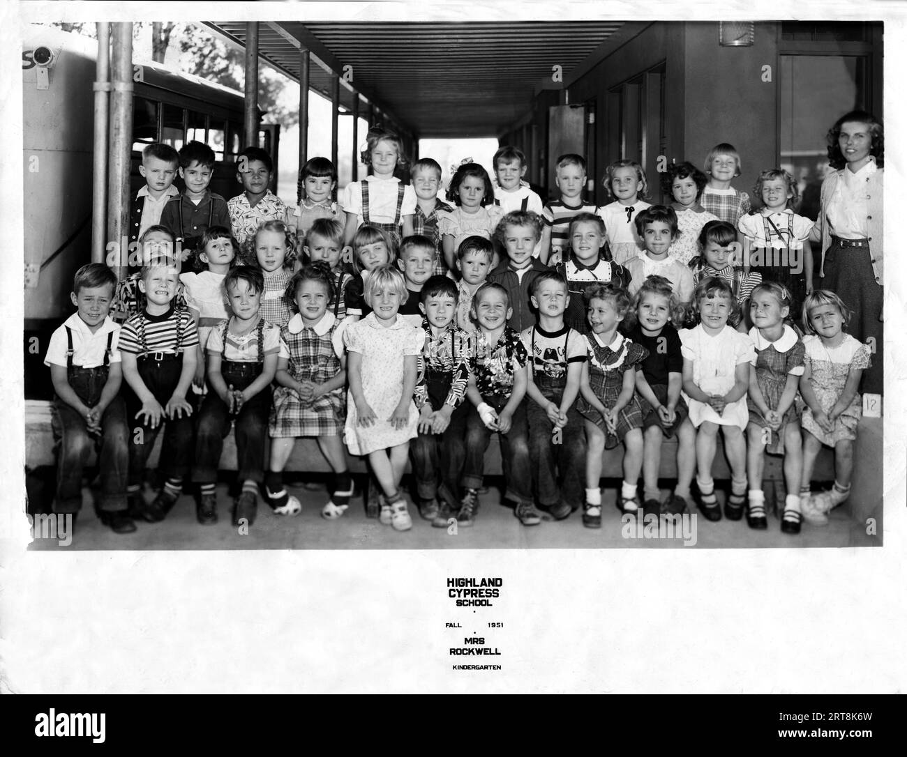 Portrait de groupe de la classe de maternelle de 1951 à Highland Cypress School à Highand, en Californie. Banque D'Images