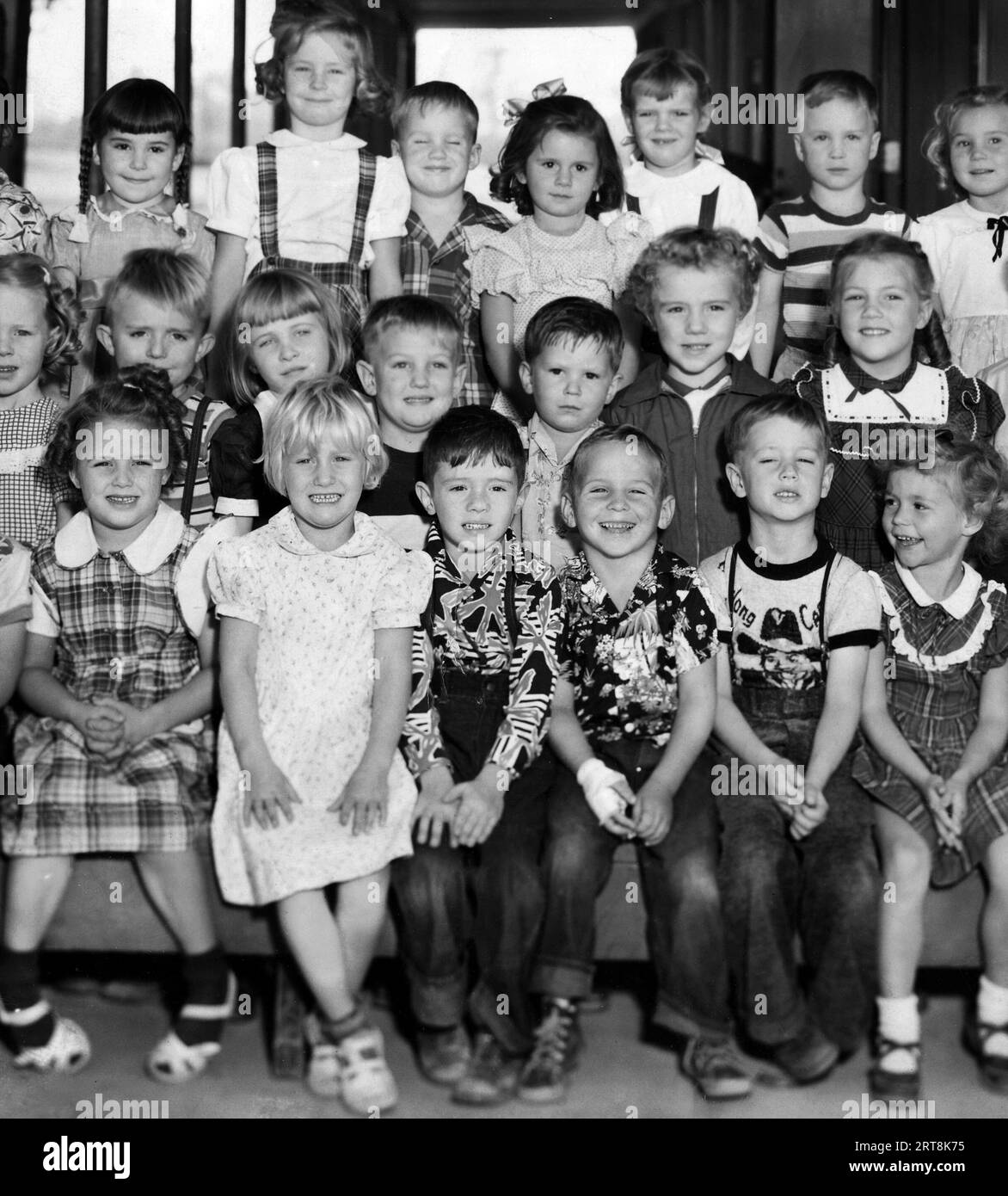 Portrait de groupe de la classe de maternelle de 1951 à Highland Cypress School à Highand, en Californie. Banque D'Images