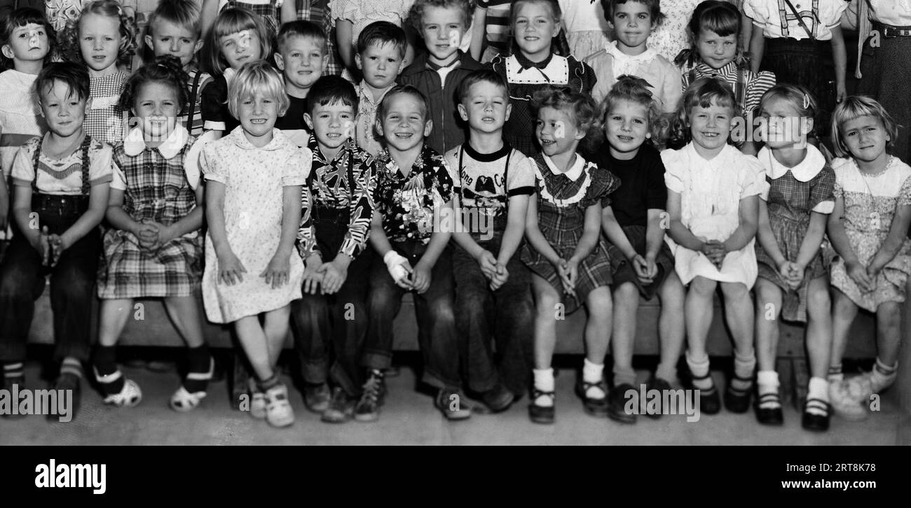 Portrait de groupe de la classe de maternelle de 1951 à Highland Cypress School à Highand, en Californie. Banque D'Images