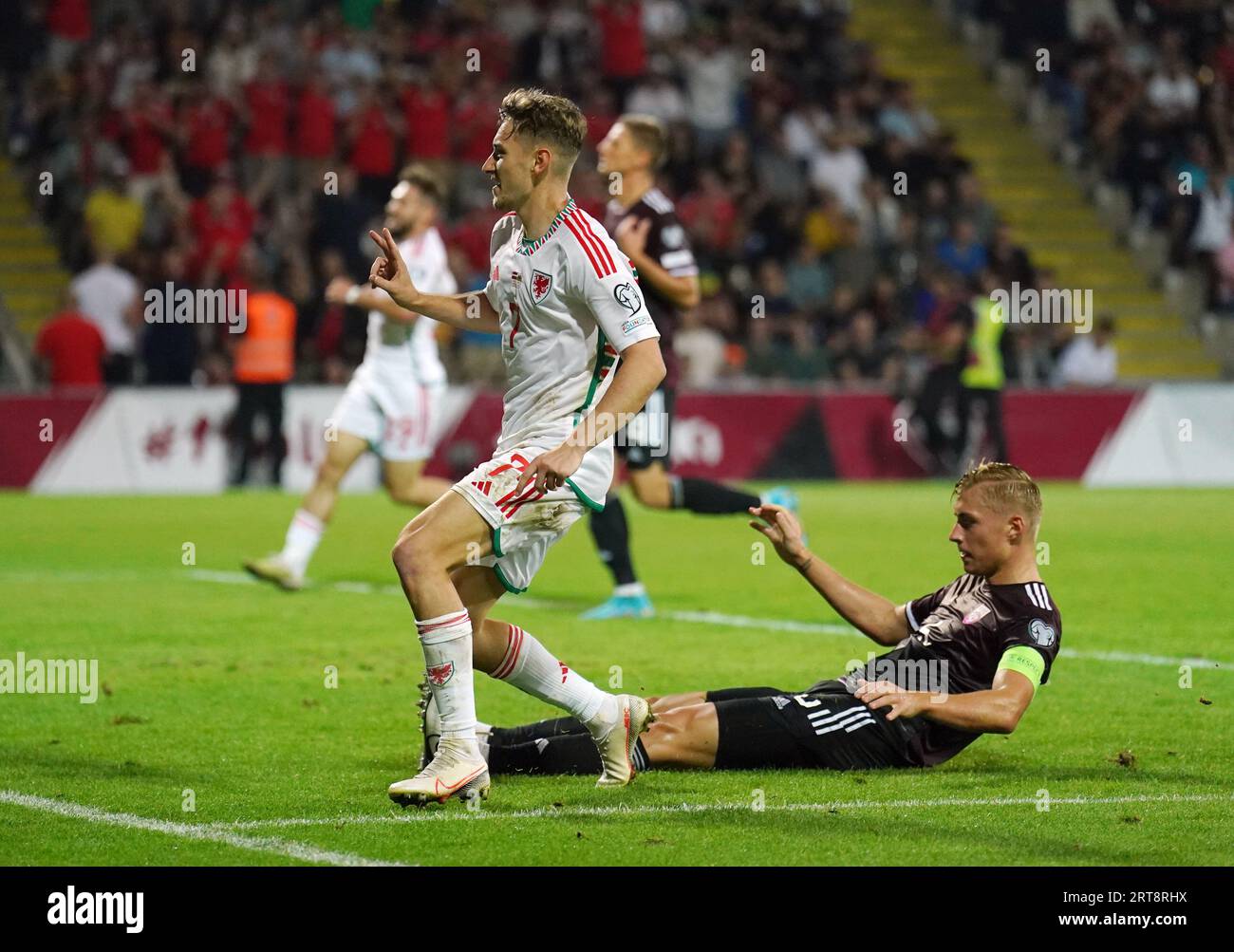 David Brooks du pays de Galles marque le deuxième but de son équipe lors du match de qualification de l'UEFA Euro 2024 du Groupe D au stade Skonto, Riga. Date de la photo : lundi 11 septembre 2023. Banque D'Images