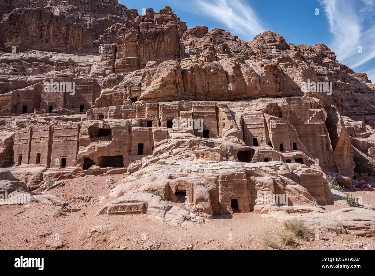Bâtiments taillés dans la roche sur le site archéologique de Petra, Jordanie Banque D'Images