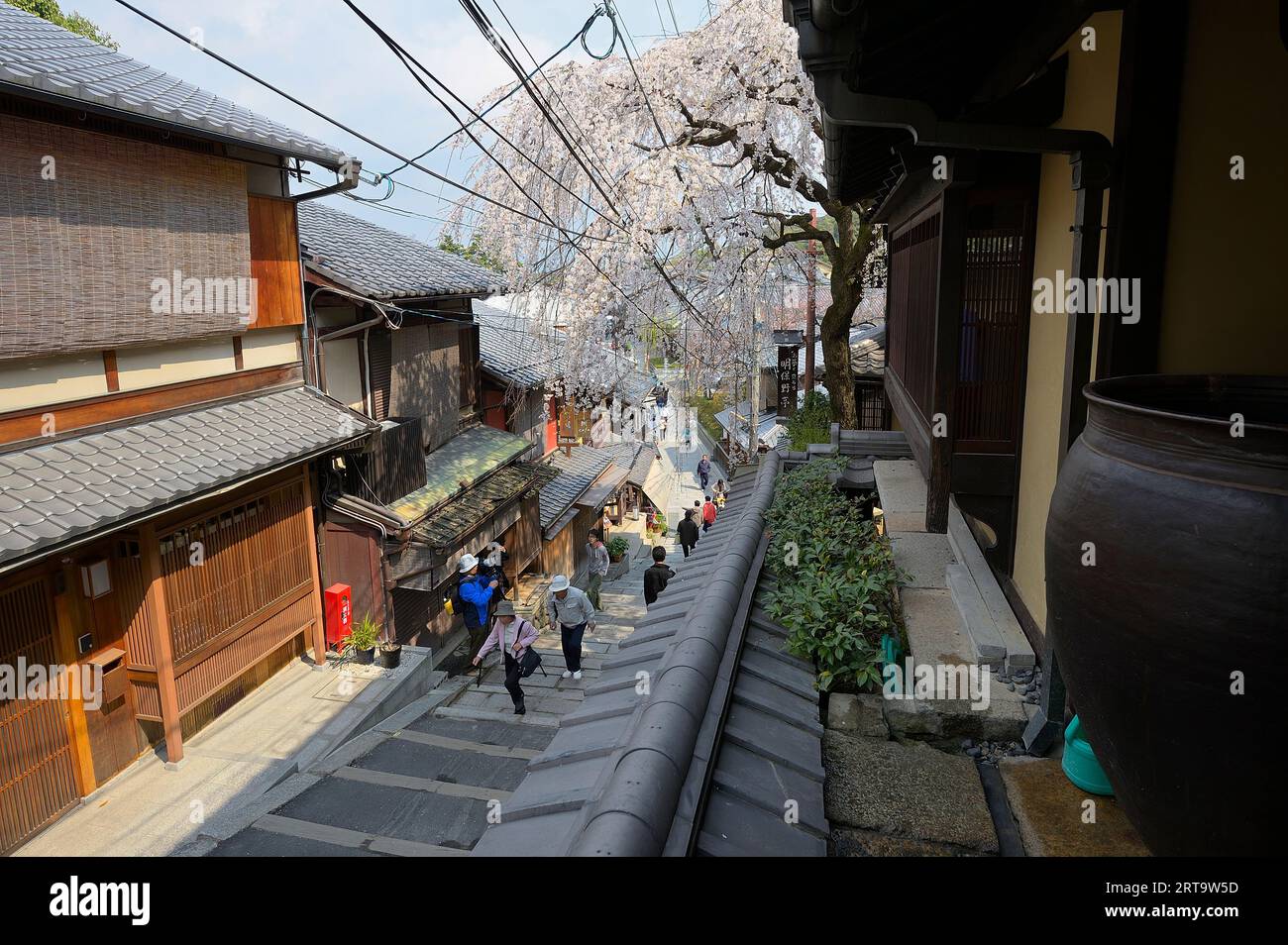 Une rue commerçante à Kiyomizu 3-chome dans la vieille ville de Kyoto, Japon JP Banque D'Images