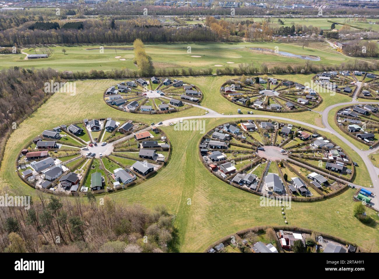 Brondby Haveby Round Gardens, aménagé dans les années 1960 sur un plan de l'architecte paysagiste Erik Mygind, également connu sous le nom de Brondby Garden City, Brondby, Copenh Banque D'Images