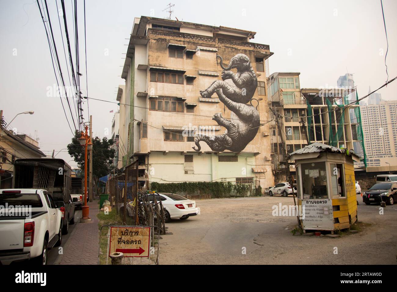 Bangkok, Thaïlande ; 1 janvier 2023 : un bâtiment décoré avec de l'art graffiti urbain Banque D'Images