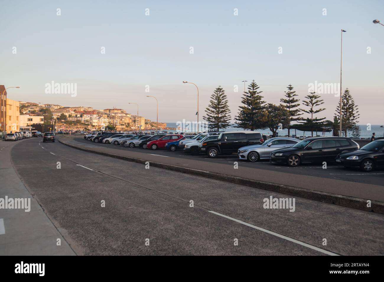 Voitures garées, Bondi Beach, Sydney, NSW, Australie. Banque D'Images
