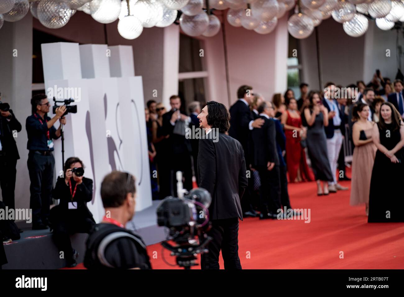 VENISE, ITALIE - 31 AOÛT : Adam Driver assiste à un tapis rouge pour le film 'Ferrari' au 80e Festival International du film de Venise le 31 août 2023 Banque D'Images