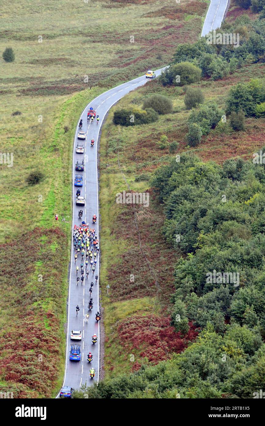 Images gratuites le Tour de Grande-Bretagne 2023, étape 8, la course a été interrompue pendant environ 15 minutes sur le sommet de la montagne Bwlch, en raison d'un incident près de Banque D'Images