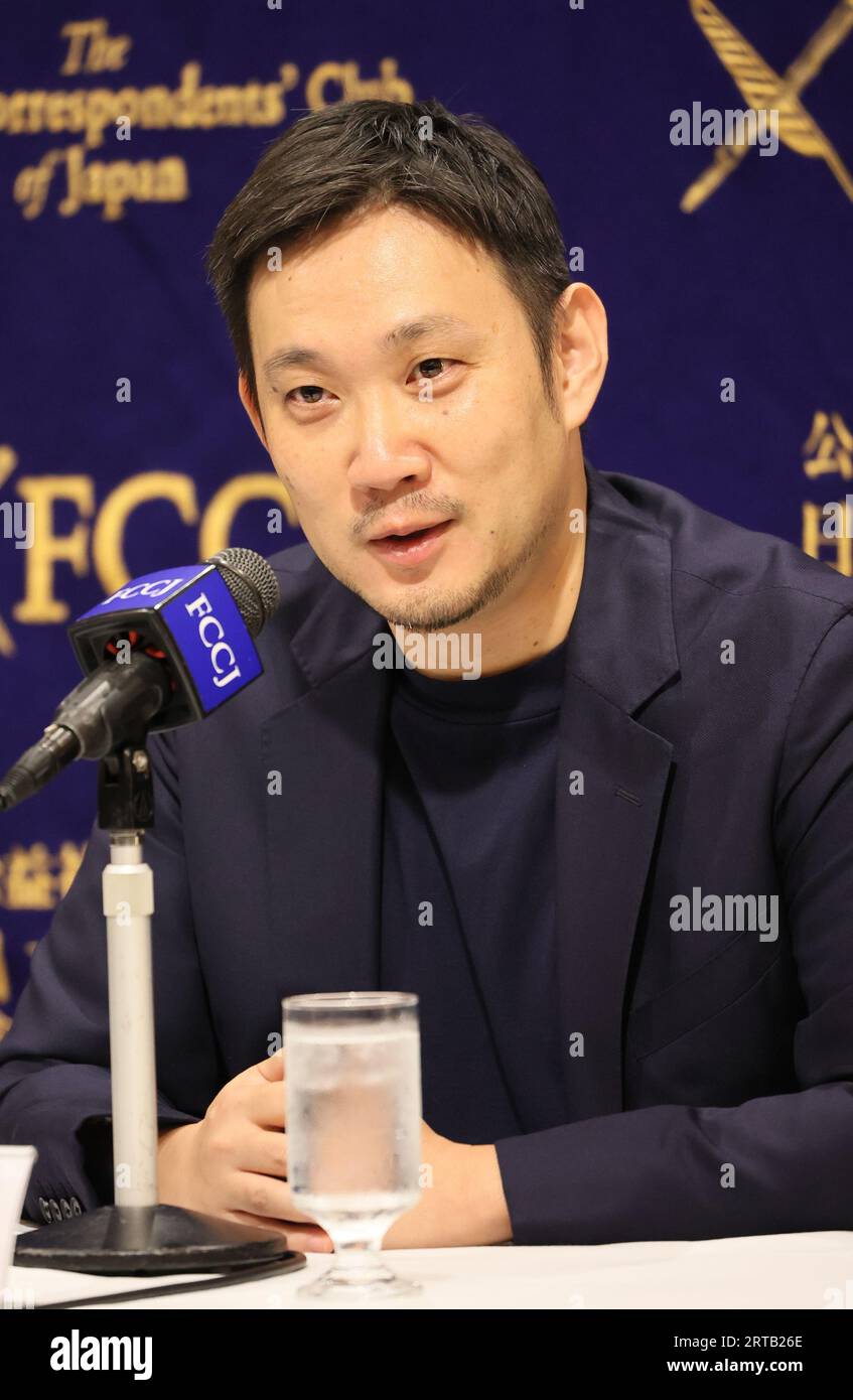 Tokyo, Japon. 12 septembre 2023. Le réalisateur japonais Ryusuke Hamaguchi prend la parole lors d'une conférence de presse alors qu'il remporte le Grand Prix du jury du 80e Festival international du film de Venise au Club des correspondants étrangers du Japon à Tokyo le mardi 12 septembre 2023. Hamaguchi a remporté le deuxième prix du festival du film avec son dernier film 'Evil Does Not exist' (Aku wa Sonzai Shinai). (Photo de Yoshio Tsunoda/AFLO) crédit : AFLO Co. Ltd./Alamy Live News Banque D'Images