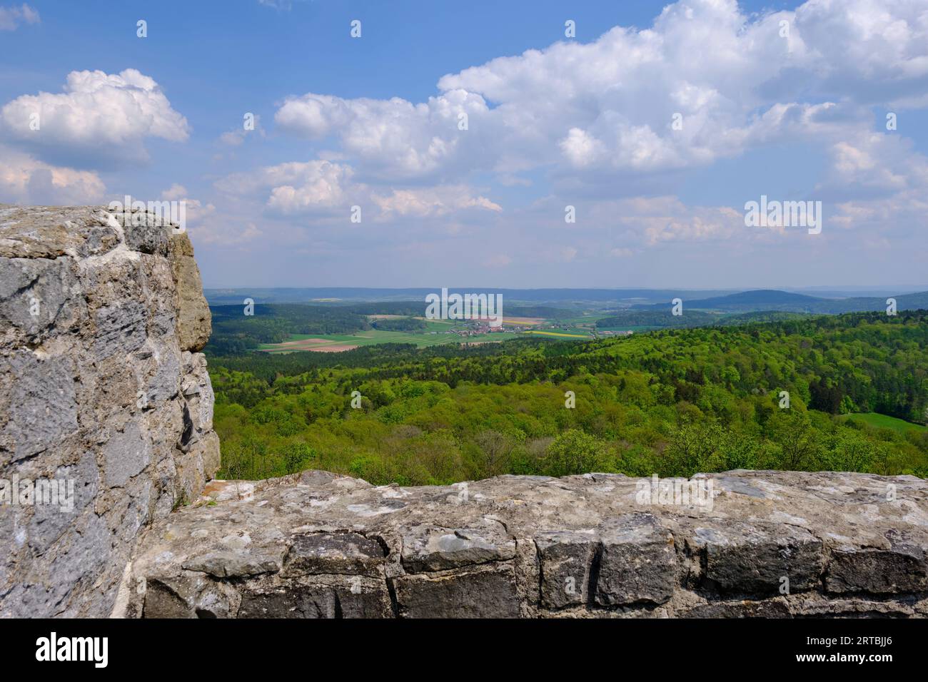 Ruines du château de Bramberg dans le parc naturel de Haßberge, district de Haßfurt, Basse-Franconie, Franconie, Bavière, Allemagne Banque D'Images
