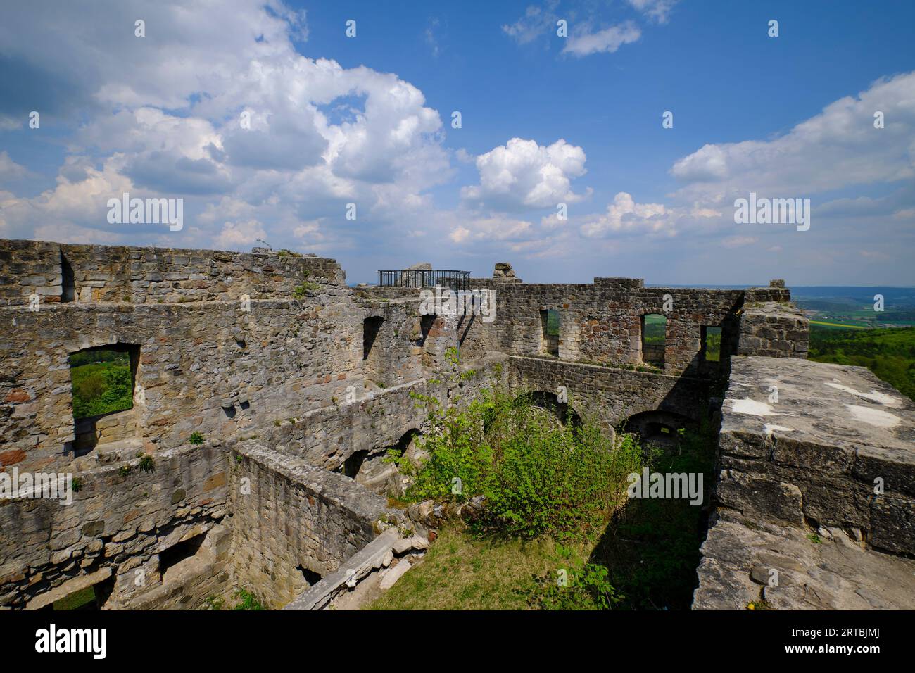 Ruines du château de Bramberg dans le parc naturel de Haßberge, district de Haßfurt, Basse-Franconie, Franconie, Bavière, Allemagne Banque D'Images