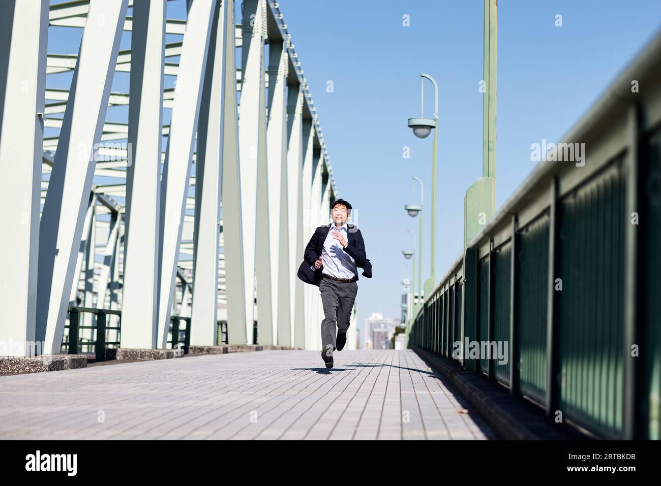 Homme japonais courant Banque D'Images