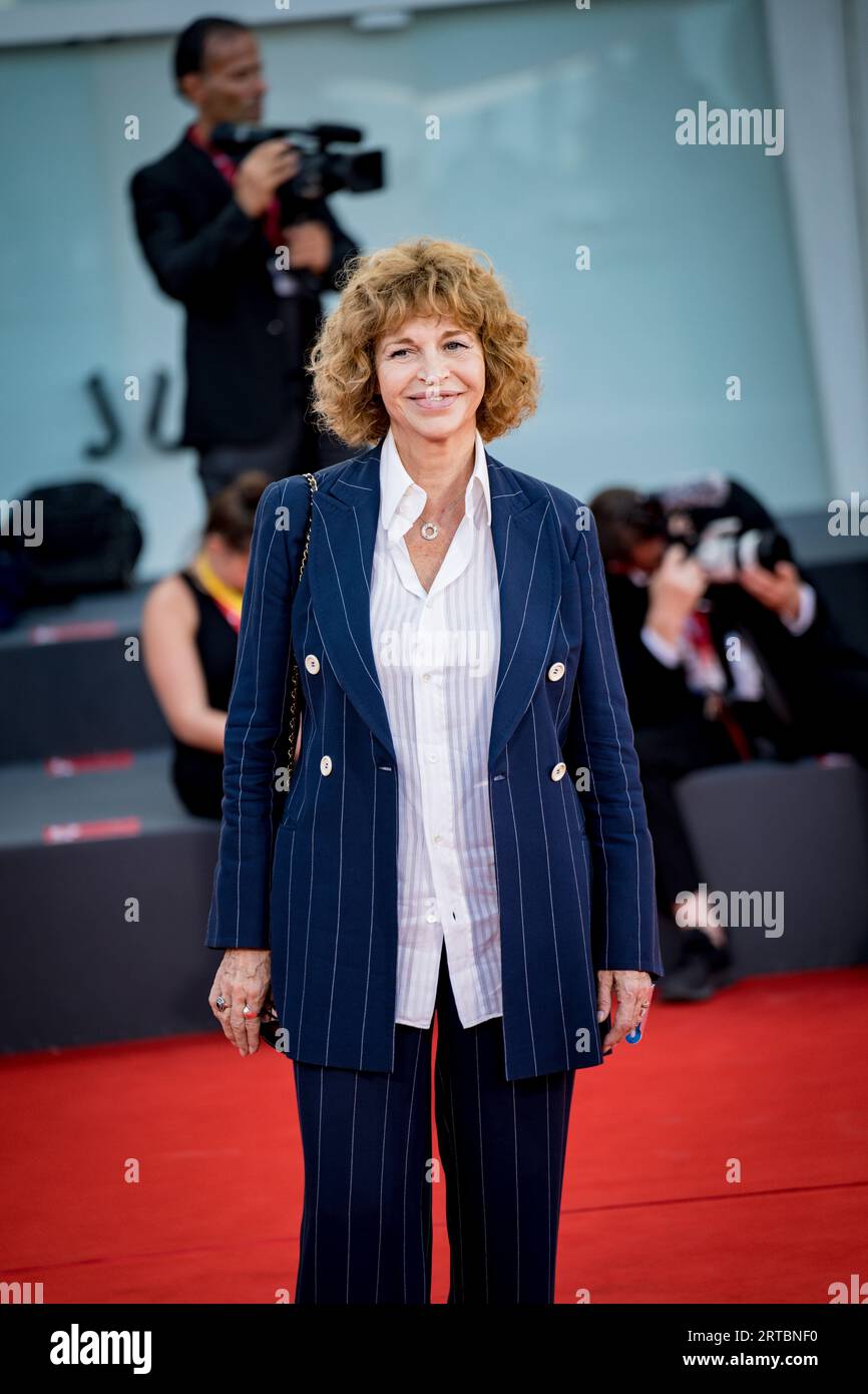 Anna Galiena assiste à un tapis rouge pour le film 'Felicità au 80e Festival International du film de Venise Banque D'Images