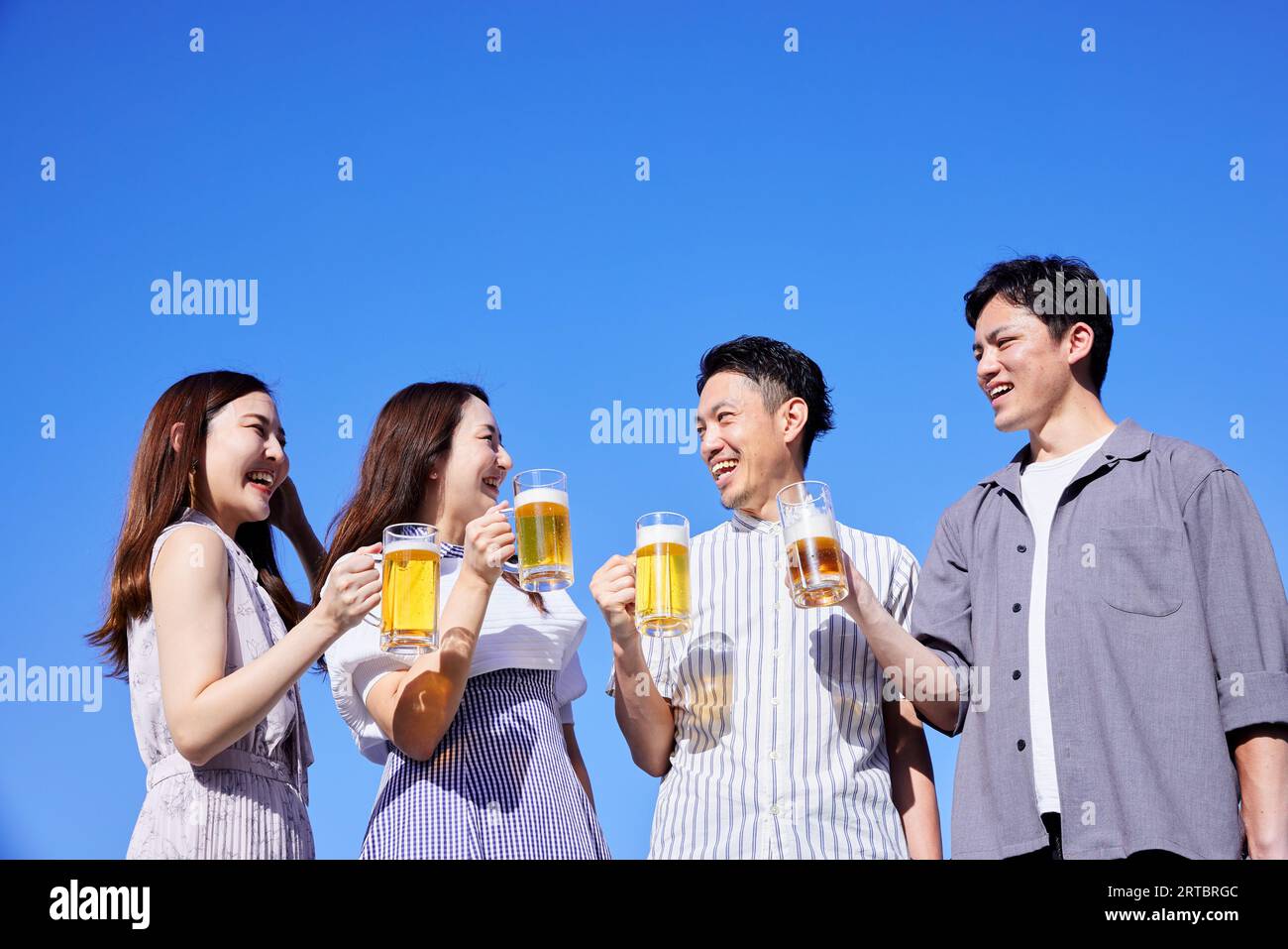 Les Japonais boivent de la bière Banque D'Images