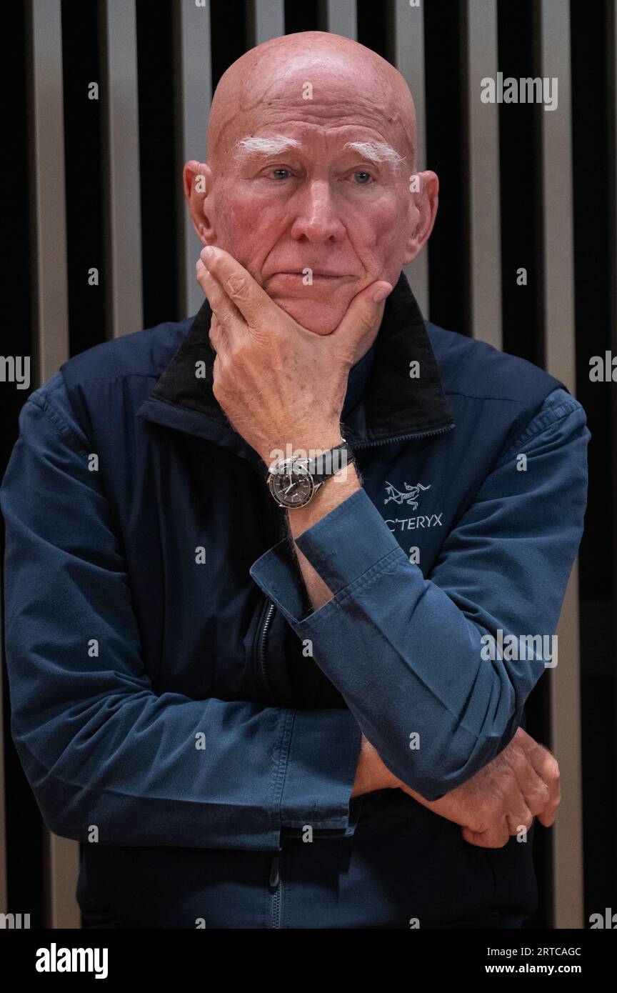 Madrid, Espagne. 12 septembre 2023. Photographe Sebastiao Salgado lors de l'inauguration de l'exposition AMAZONIA à Fernan Gomez Centro Cultural de la Villa de Madrid. Sebastiao Salgado a entrepris un voyage photographique et humain pendant sept ans qui l’a amené à découvrir les zones les plus reculées de la jungle amazonienne et de ses habitants, montrant plus de 200 photographies en noir et blanc dans l’exposition. Crédit : Marcos del Mazo/Alamy Live News Banque D'Images