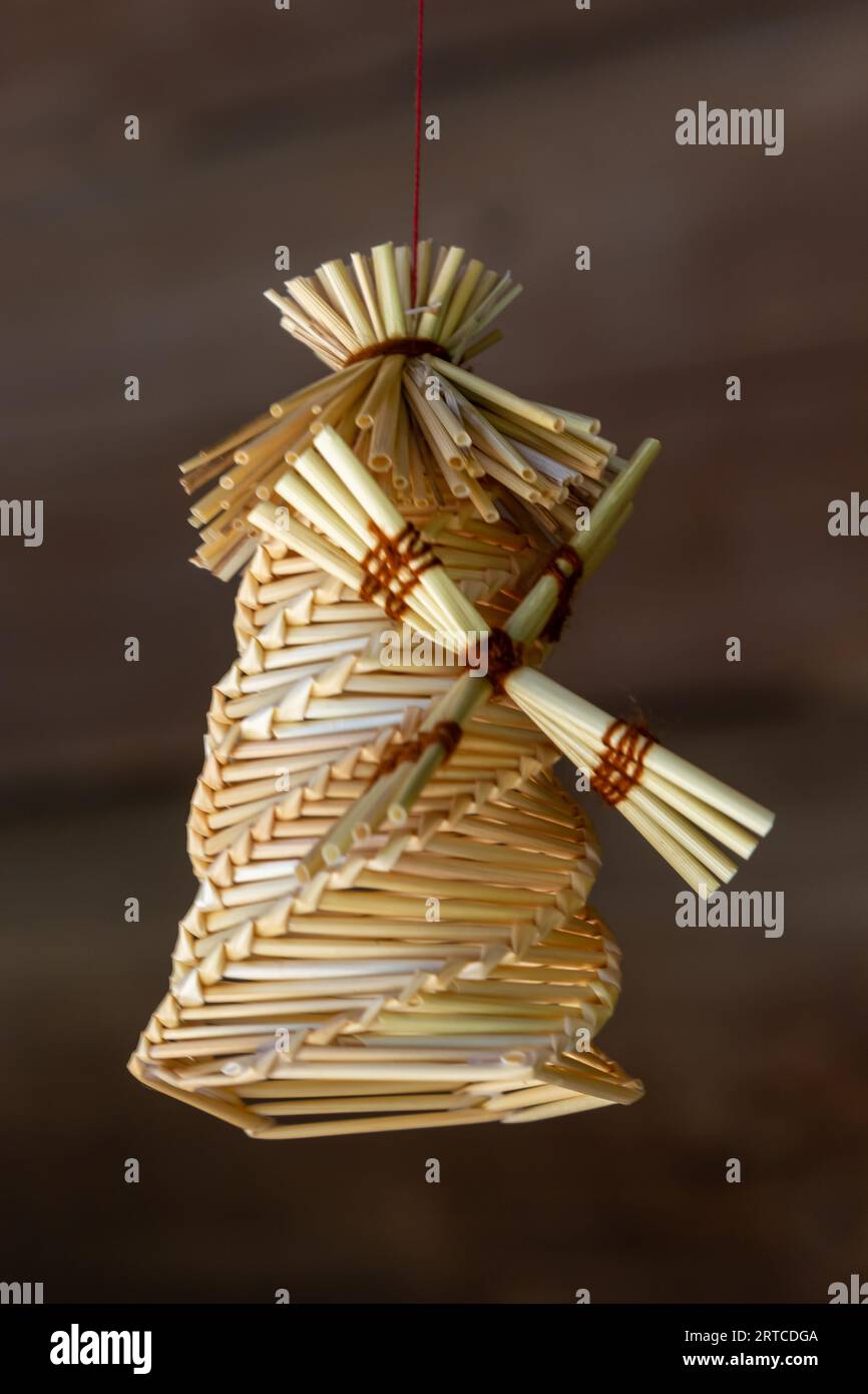 Un moulin à jouets en paille, produits traditionnels ukrainiens faits à la main. Banque D'Images
