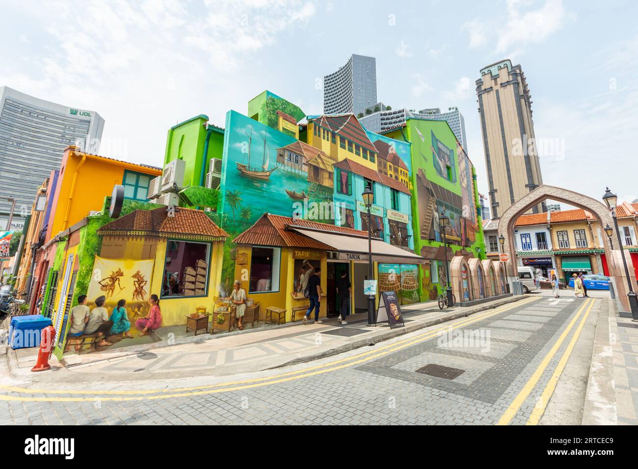Singapour - août 30,2023 : Muscat Street a de l'art de rue et de l'architecture basée sur la culture omanaise, en particulier sur un thème de commerce nautique ou maritime. Banque D'Images