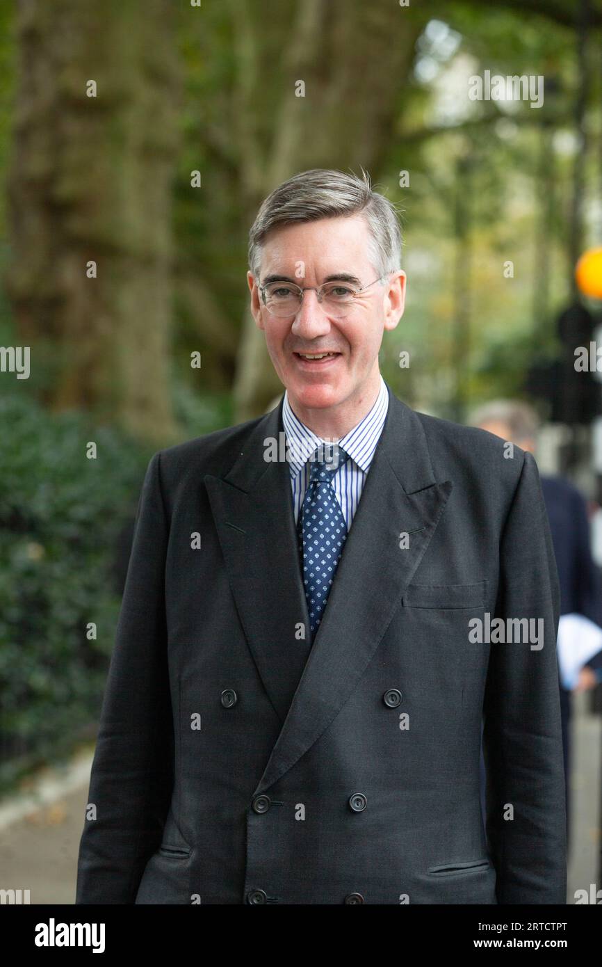 Londres, Royaume-Uni, 12 septembre 2023 le député conservateur JACOB REES-MOGG est vu marcher à Westminster Credit : Richard Lincoln/Alamy Live News Banque D'Images