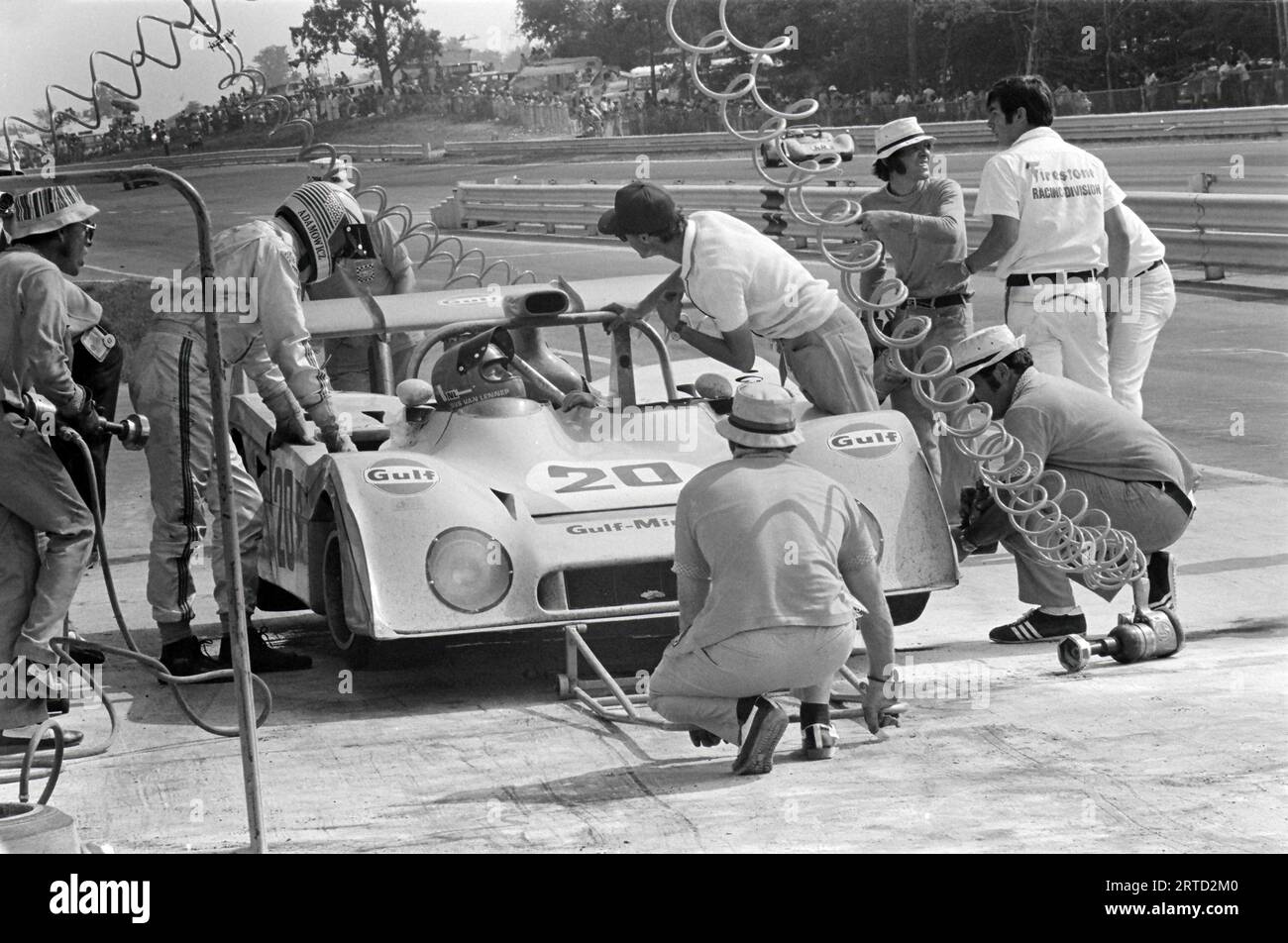 L'équipe Gulf Racing Research Mirage M6 #601 pilotée par Tony Adamowicz et Gijs van Lennep lors d'un arrêt au stand dans le Championnat du monde 6 heures Watkins Glen 1972 pour Makes course, a débuté 6e, DNF Banque D'Images