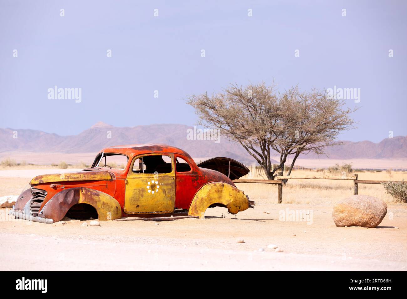 Solitaire, Namibie : voiture abandonnée à Solitaire dans la région de Khomas, près du parc national Namib Naukluft. Banque D'Images