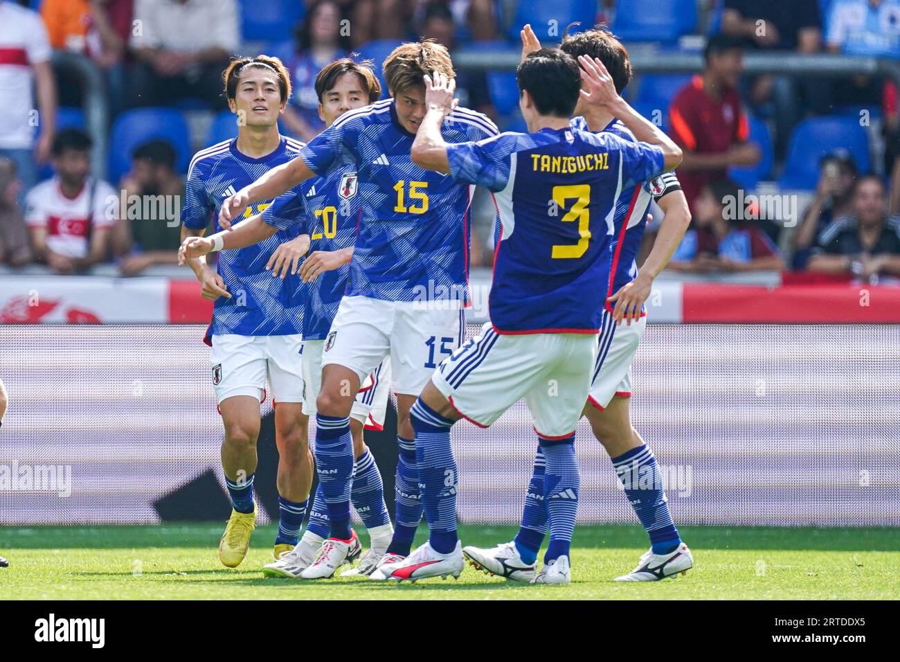 GENK, BELGIQUE - 12 SEPTEMBRE : Atsuki Ito du Japon célèbre après avoir marqué le premier but de son équipe Takefusa Kubo du Japon, Shogo Taniguchi du Japon, Keito Nakamura du Japon lors du match amical international entre Turkiye et le Japon à Cegeka Arena le 12 septembre 2023 à Genk, Belgique. (Photo de Joris Verwijst/BSR Agency) Banque D'Images
