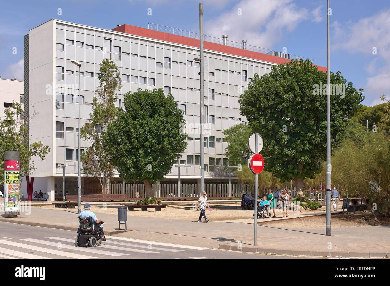 Viladecans, Espagne - 12 septembre 2023 : soins de santé et services sociaux complets au Centre Frederica Montseny de Viladecans, promotion du bien-être communautaire Banque D'Images