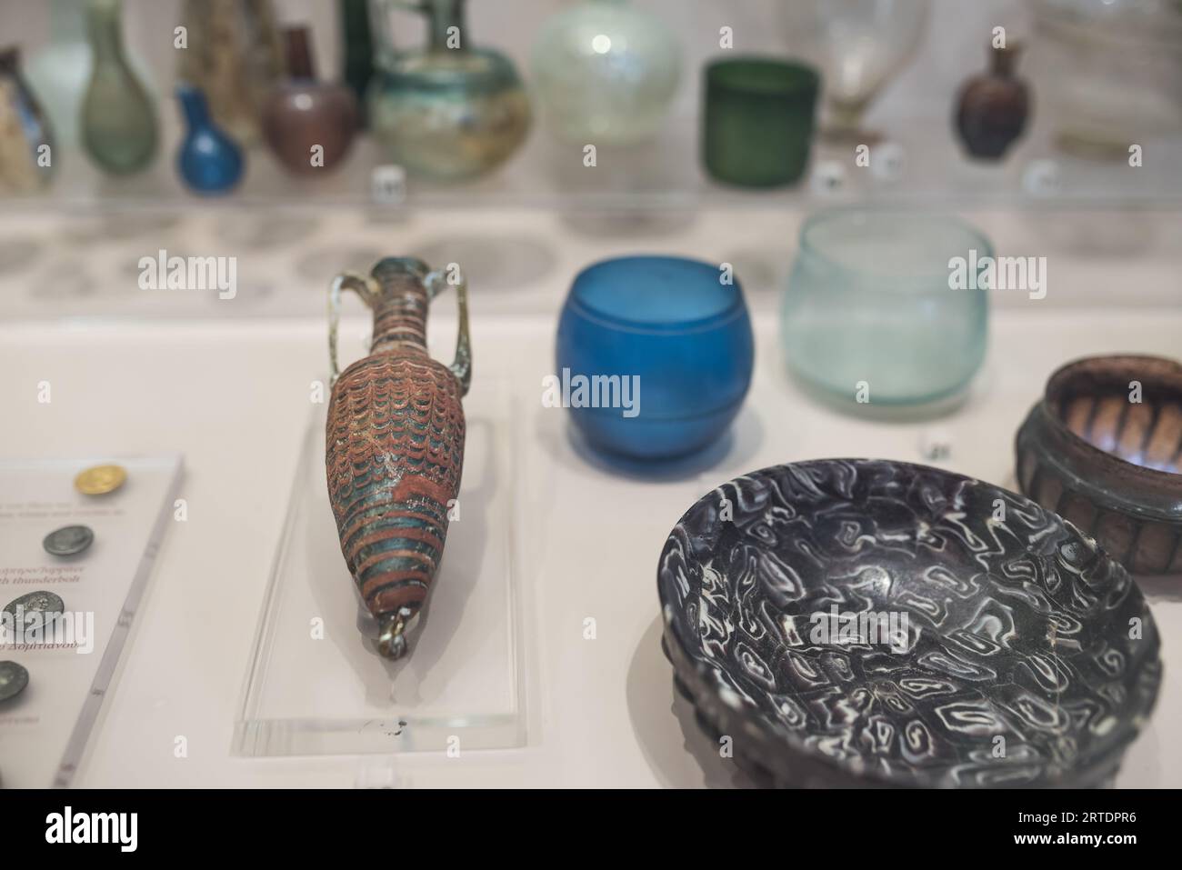 Objets anciens de la vie quotidienne minoenne exposés dans le musée. Banque D'Images