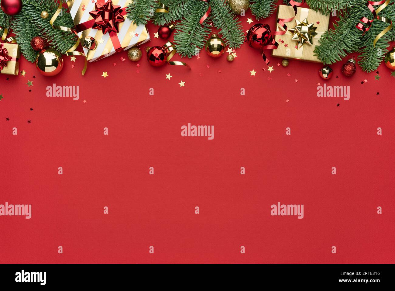 Fond rouge de Noël ou du nouvel an avec décoration de bordure Banque D'Images