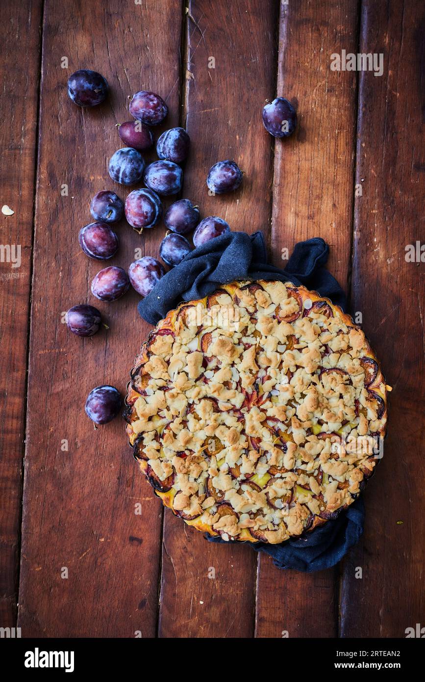 Crumble aux prunes Banque D'Images