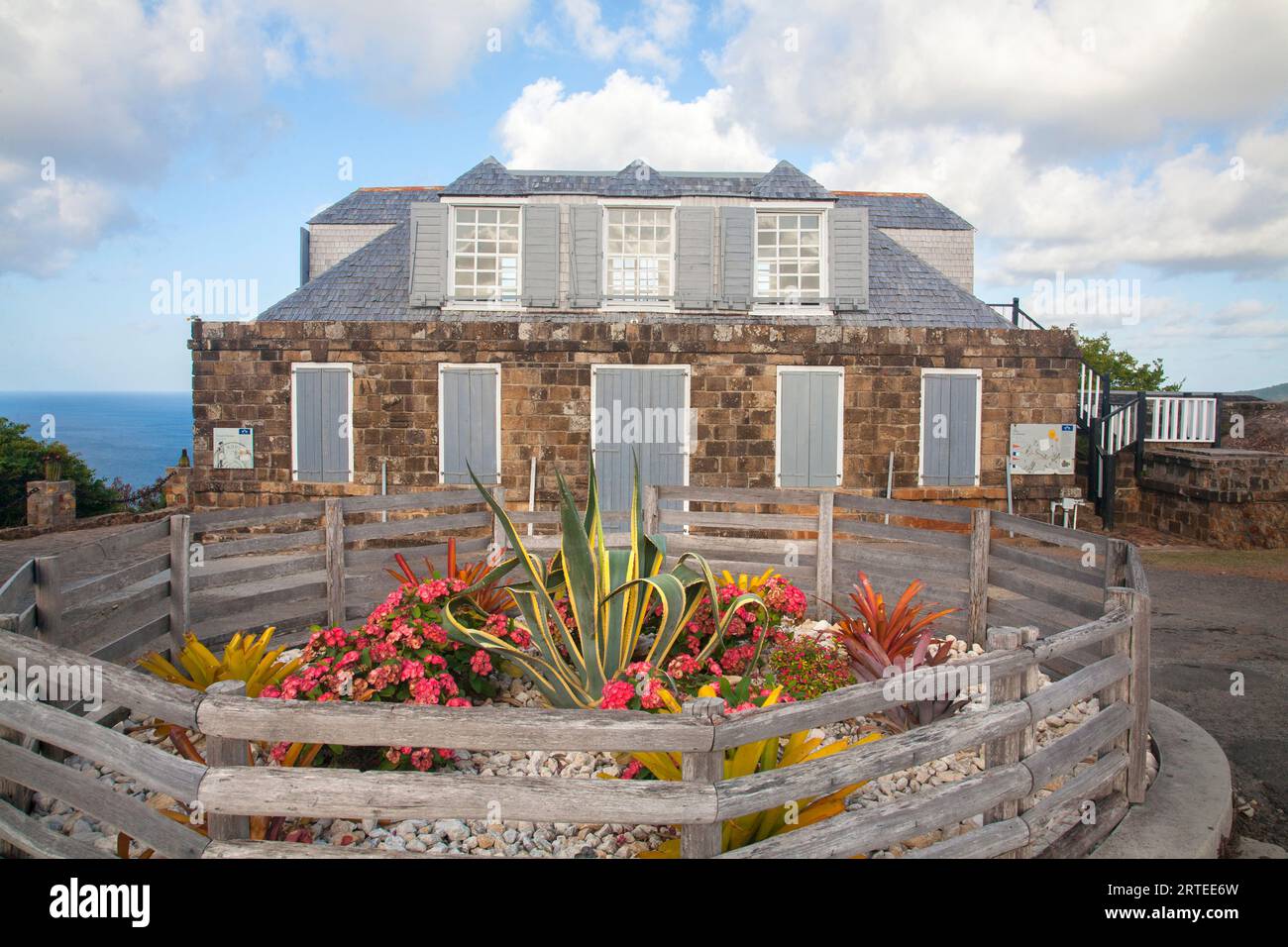 Maison de garde historique et station de Lookout au sommet de Shirley Heights sur l'île d'Antigua ; English Harbour, Antigua, Caraïbes Banque D'Images