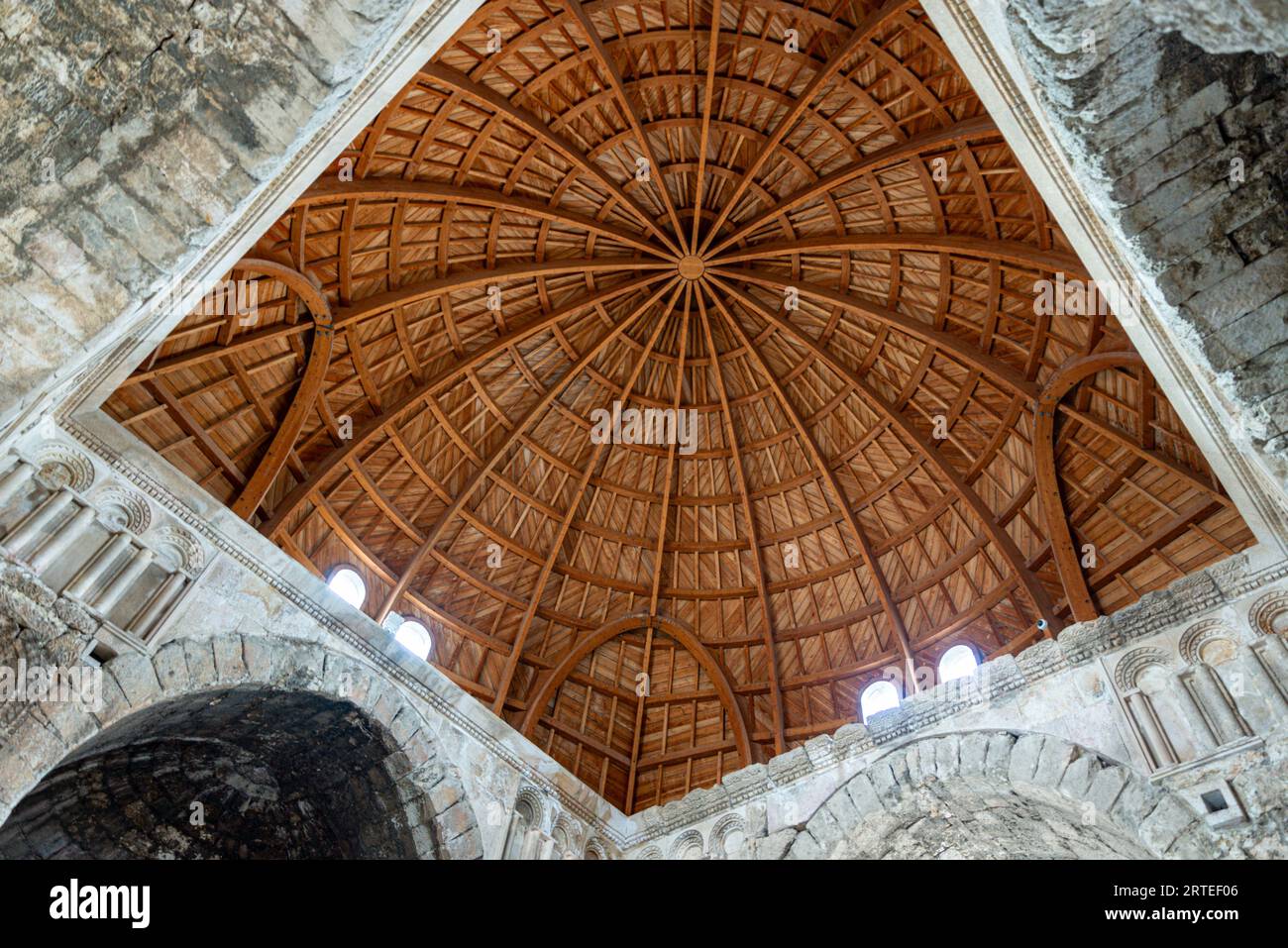 Le dôme reconstruit de la porte monumentale du palais omeyyade, citadelle d'Amman, Jordanie Banque D'Images