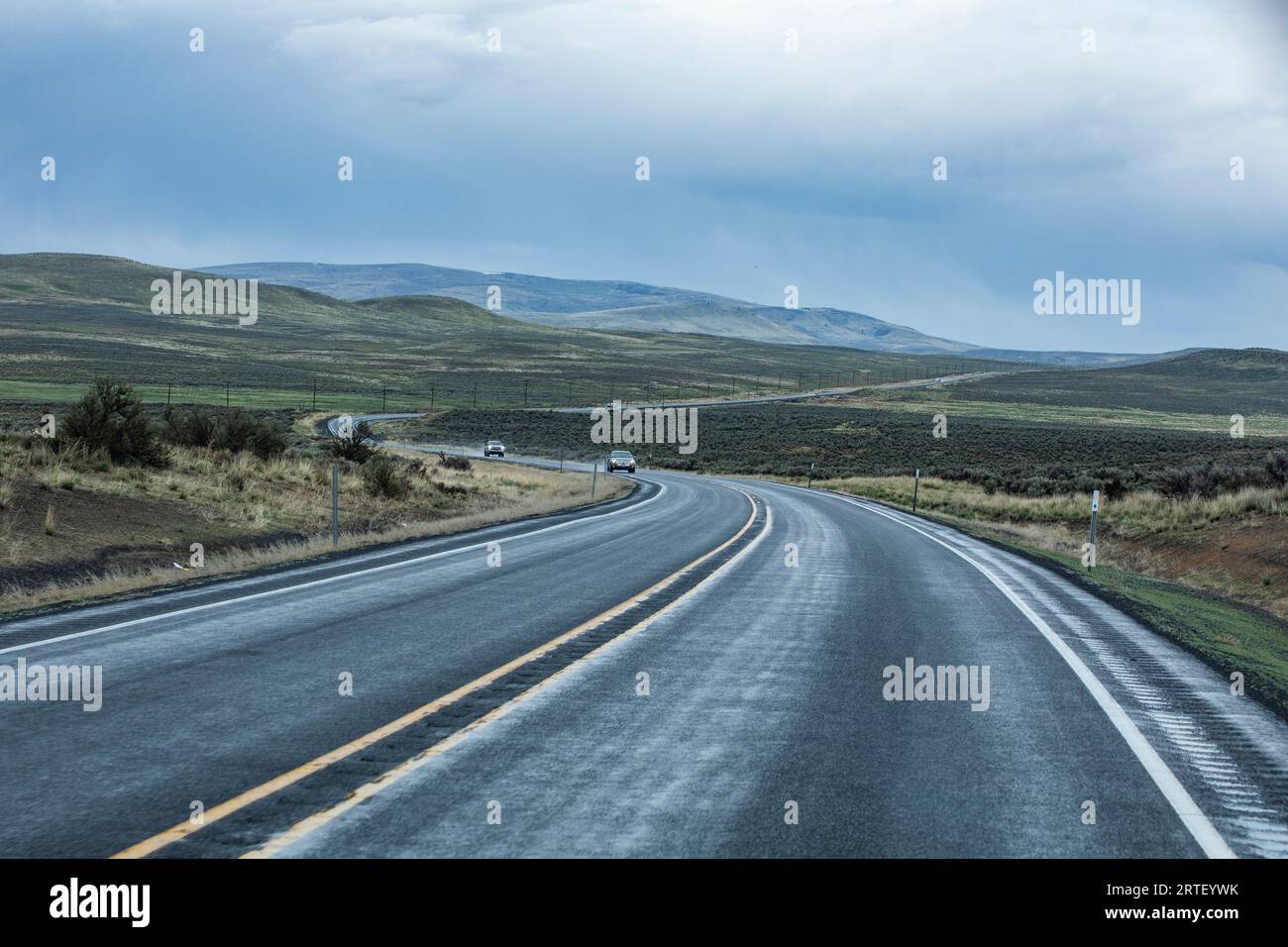 États-Unis, Nevada, McDermitt, vue de l'autoroute par temps orageux Banque D'Images