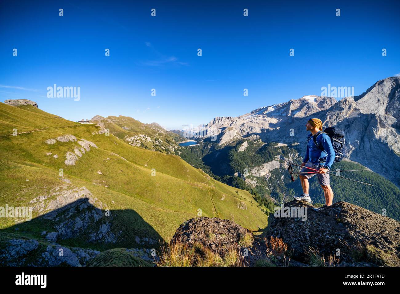 Randonnée sur Alta via 2 près de Rifugio Viel Dal Pan près de Canazei, Italie Banque D'Images