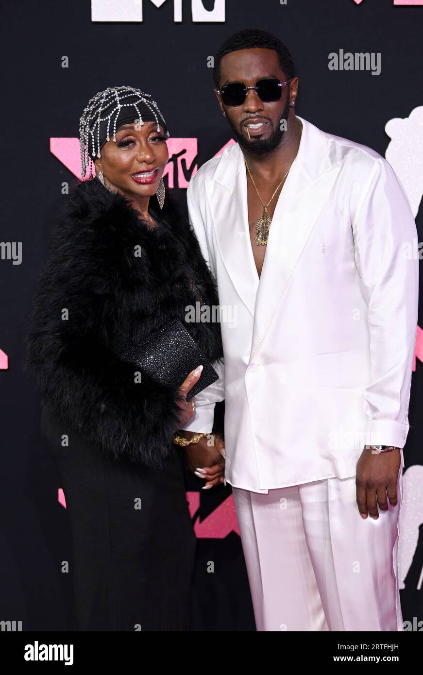 Newark, États-Unis. 12 septembre 2023. P Diddy et Janice Combs arrivent aux MTV Video Music Awards 2023, au Prudential Center, New Jersey. Crédit : Doug Peters/EMPICS/Alamy Live News Banque D'Images