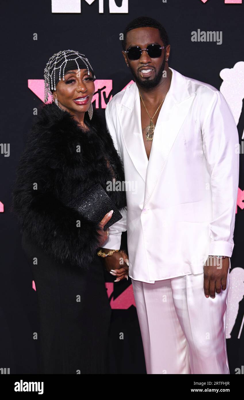 Newark, États-Unis. 12 septembre 2023. P Diddy et Janice Combs arrivent aux MTV Video Music Awards 2023, au Prudential Center, New Jersey. Crédit : Doug Peters/EMPICS/Alamy Live News Banque D'Images