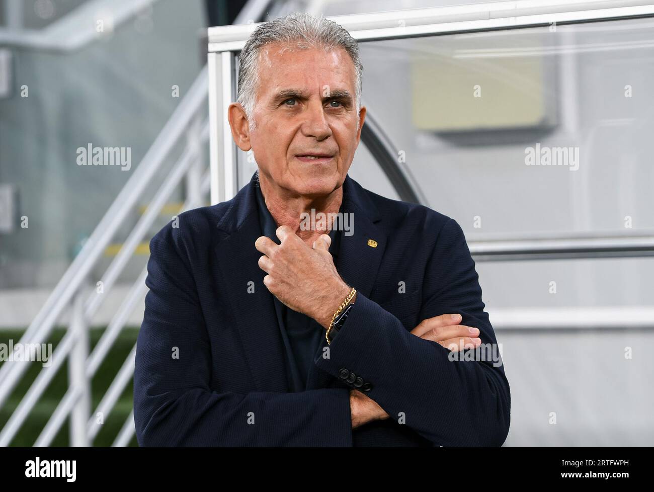Al Wakrah. 13 septembre 2023. L'entraîneur-chef du Qatar Carlos Queiroz est vu lors du match amical entre le Qatar et la Russie au stade Al-Janoub à Al-Wakrah, au sud de Doha, Qatar, le 12 septembre 2023. Crédit : Nikku/Xinhua/Alamy Live News Banque D'Images