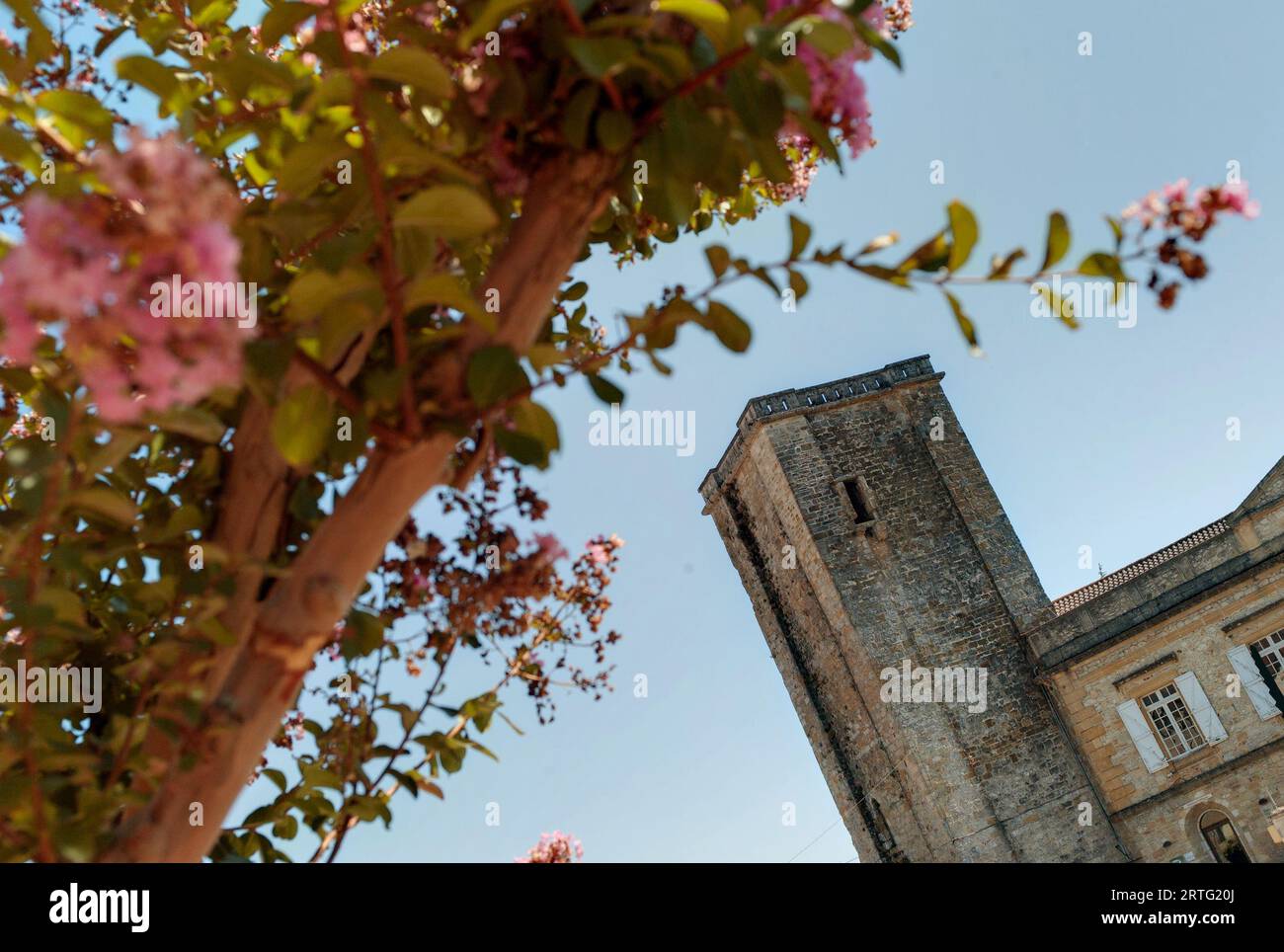 Tour romane, place de la Truffière, Puy-l'Évêque, département du Lot, France Banque D'Images