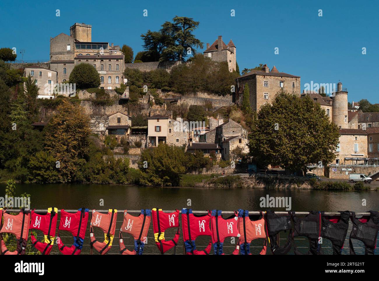 Puy-l'Évêque et la rivière Lot, département du Lot, France Banque D'Images