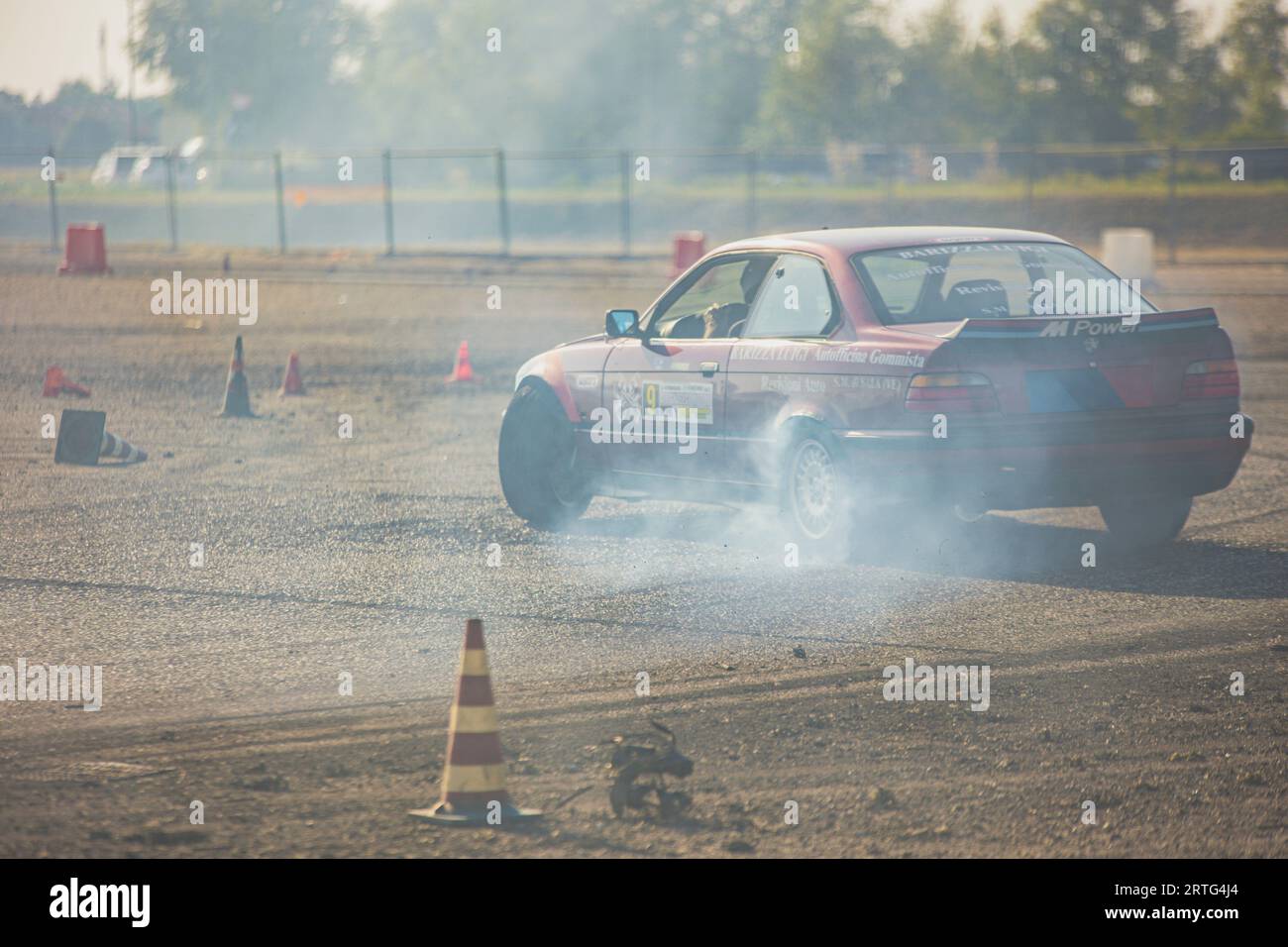 Villamarzana, 10 septembre 2023 : course automobile intense capturant le frisson de la dérive sur un circuit difficile. Banque D'Images