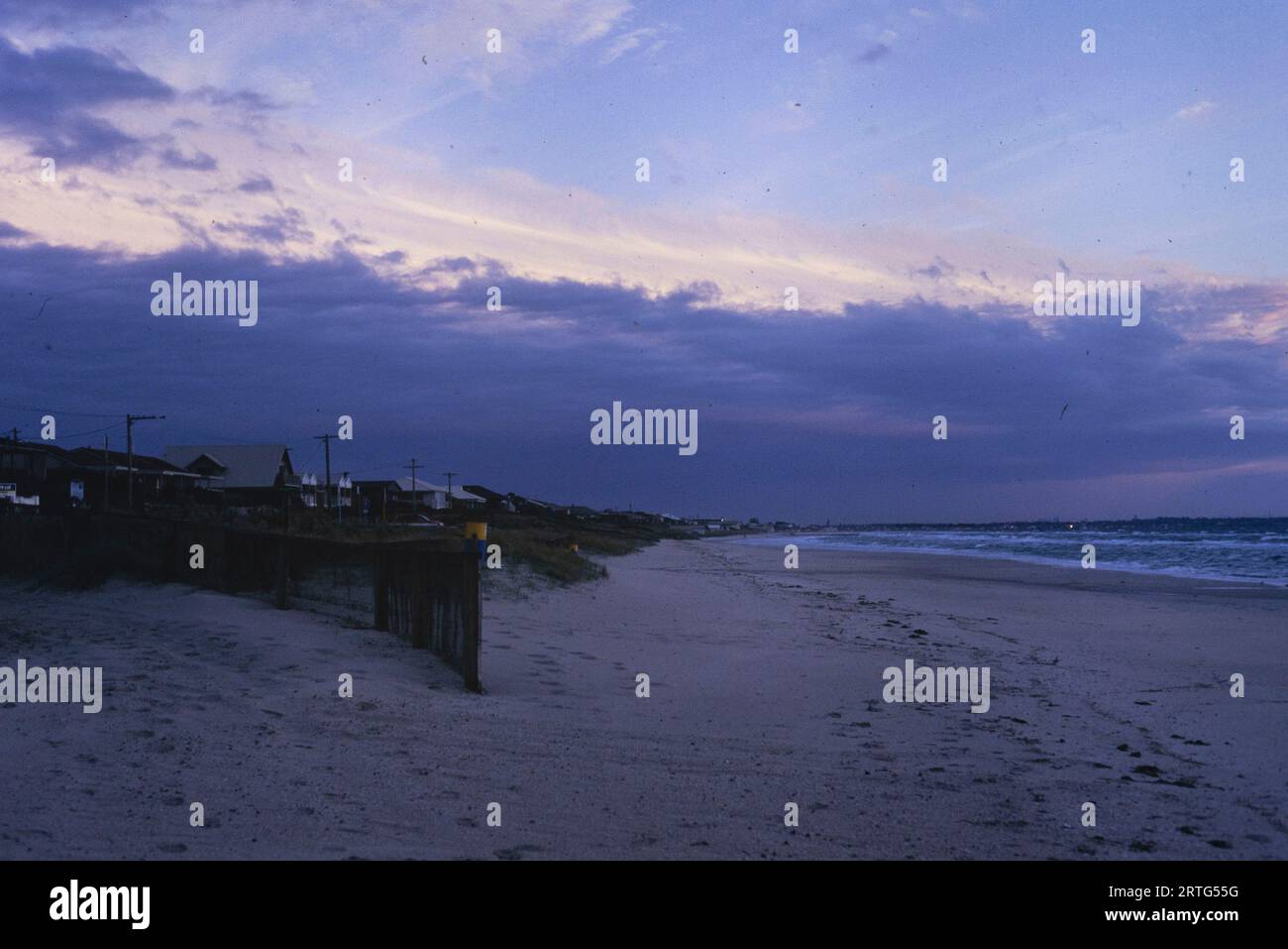 Melbourne, Australie décembre 1999 : vue historique du paysage côtier de Melbourne dans les années 1990, capturant la beauté sereine de l'époque. Banque D'Images