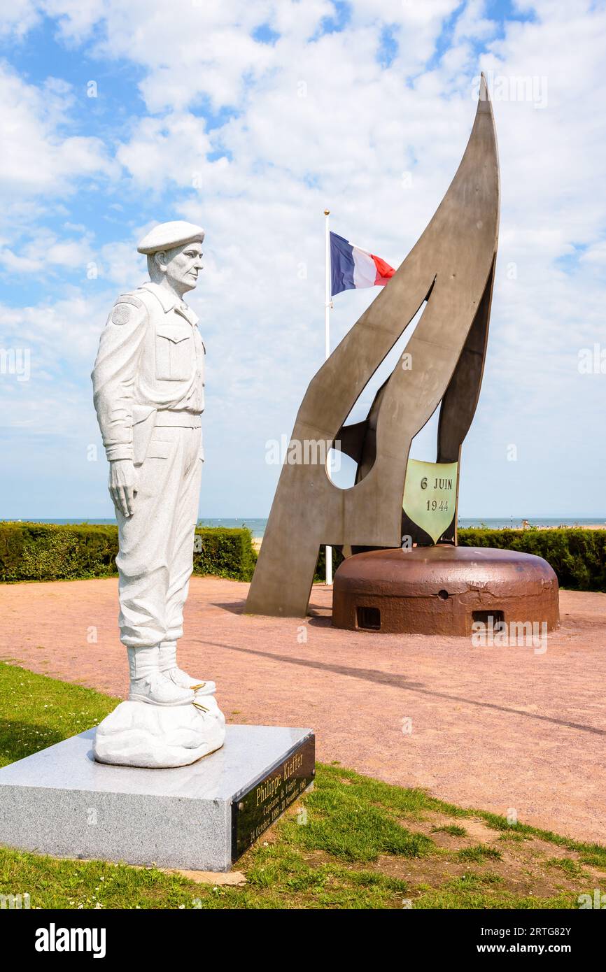 Statue à Philippe Kieffer au mémorial des commandos Kieffer en hommage aux commandos français qui ont débarqué sur Sword Beach en Normandie le 1944 juin. Banque D'Images