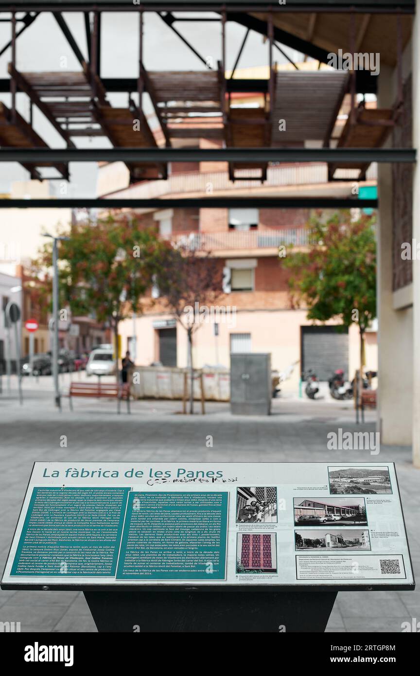 Viladecans, Espagne - 13 septembre 2023 : Monument commémoratif de l'usine de velours côtelé de Viladecans de 1942. Banque D'Images