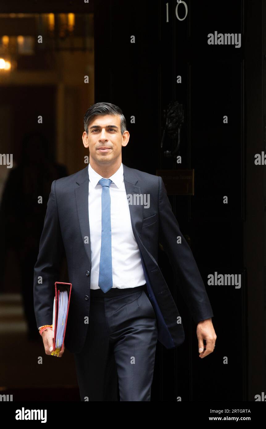 Londres, Royaume-Uni. Septembre 13 2023. Le Premier ministre britannique Rishi Sunak quitte le 10 Downing Street devant les PMQ. Crédit : Tayfun Salci / Alamy Live News Banque D'Images