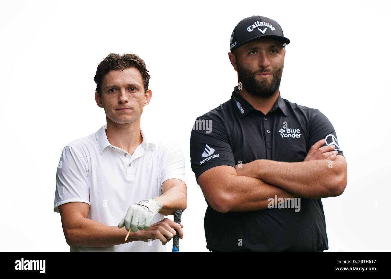 Tom Holland (à gauche) et Jon Rahm pendant la Pro-Am avant le Championnat BMW PGA 2023 au Wentworth Golf Club à Virginia Water, Surrey. Date de la photo : mercredi 13 septembre 2023. Banque D'Images
